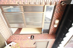 Property entrance - Namba South Lamu Japanese villa max 10 (Osaka)