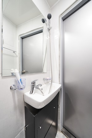 Bruser, gratis toiletartikler, hårtørrer, gulvvarme (badeværelse)