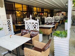Outdoor dining - Sunset Hotel All Inclusive (Nessebar)