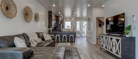 TV, Netflix, streaming services