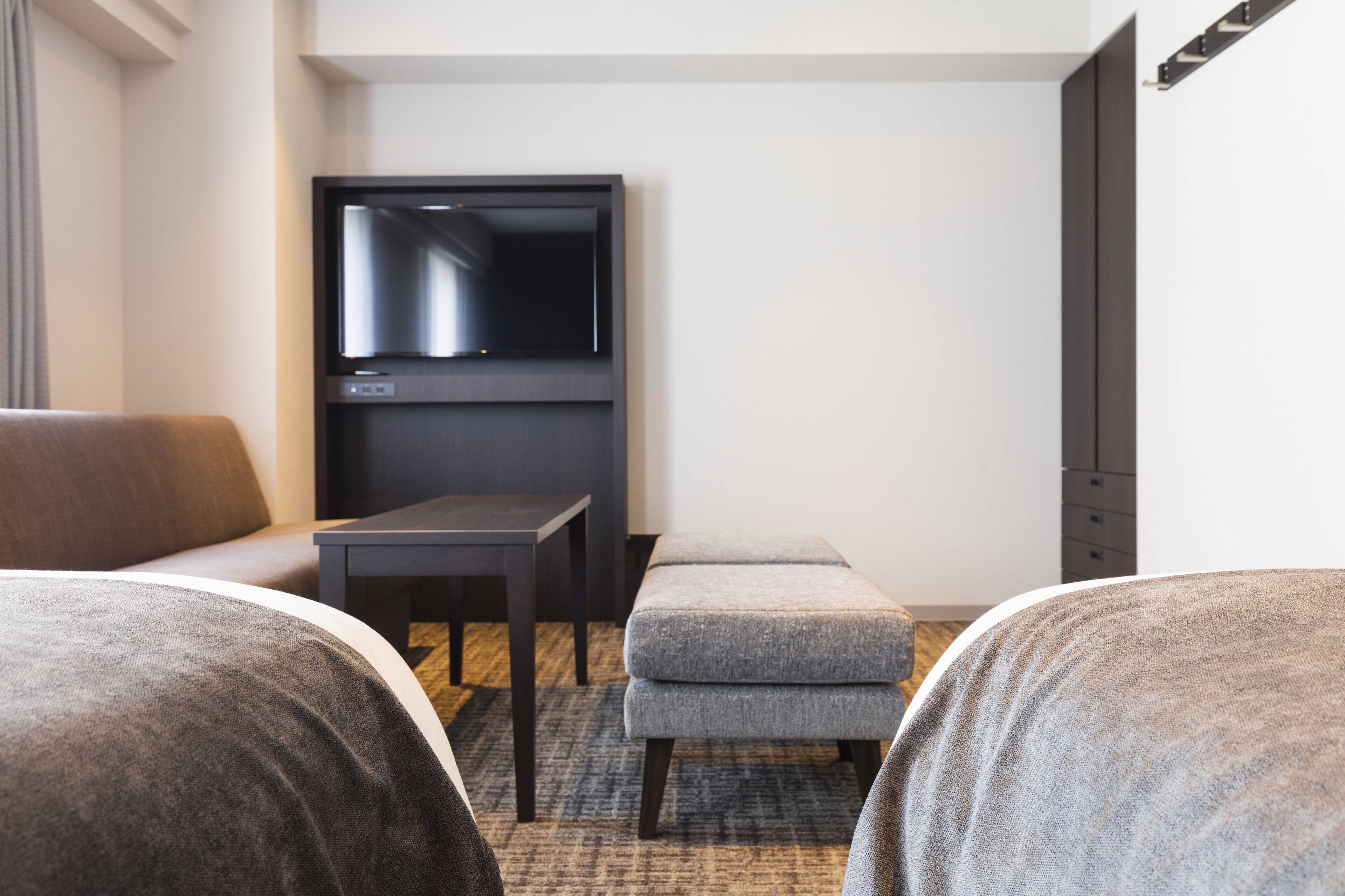 asyl premium room, type f, non smoking | 1 bedroom, in-room safe, desk, soundproofing