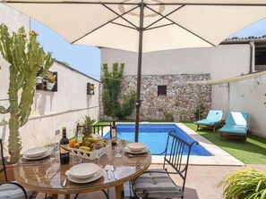 تناول الطعام بالخارج