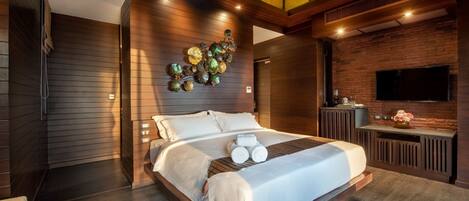 Un dormitorio moderno con una cama grande, un televisor y un elemento decorativo en la pared.