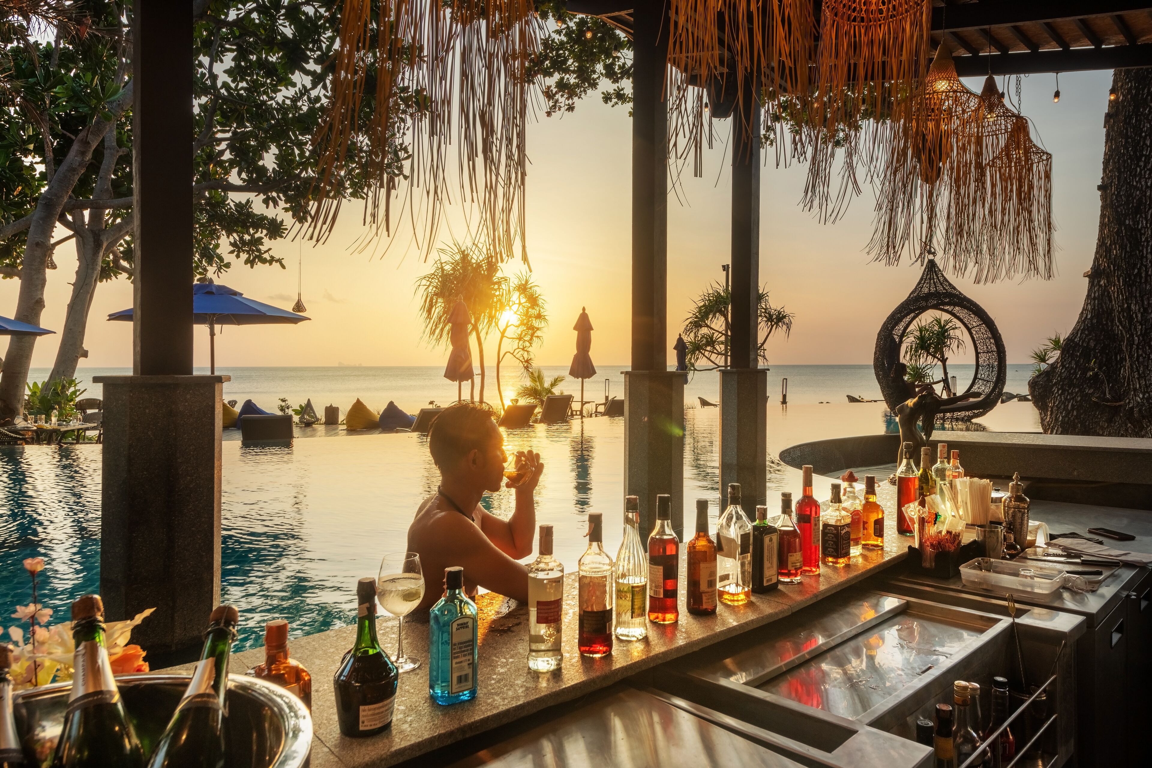 Bar vid poolen