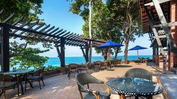 Frokostbuffé hver dag (THB 750 per person)