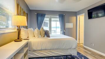 3 bedrooms, iron/ironing board, travel crib, internet