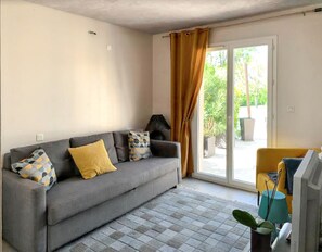 Fernseher, Kamin, DVD-Player, Stereoanlage