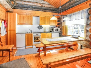 Fridge, microwave, dishwasher, cookware/dishes/utensils