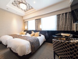 Camera Deluxe con 2 letti singoli, non fumatori | Copriletto in piuma, una scrivania, tende oscuranti, ferro/asse da stiro