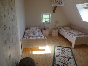 2 bedrooms, desk, travel cot, WiFi