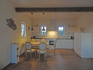 Kjøleskap, mikrobølgeovn, ovn og oppvaskmaskin