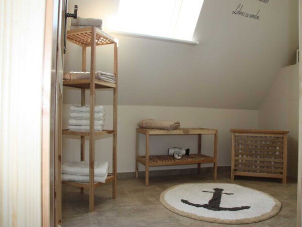 Unclassified image, 1 of 11, button