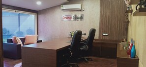 Quầy tiếp tân