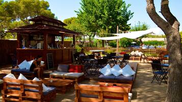 Bar junto a la alberca