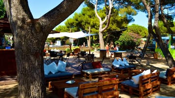Bar junto a la alberca