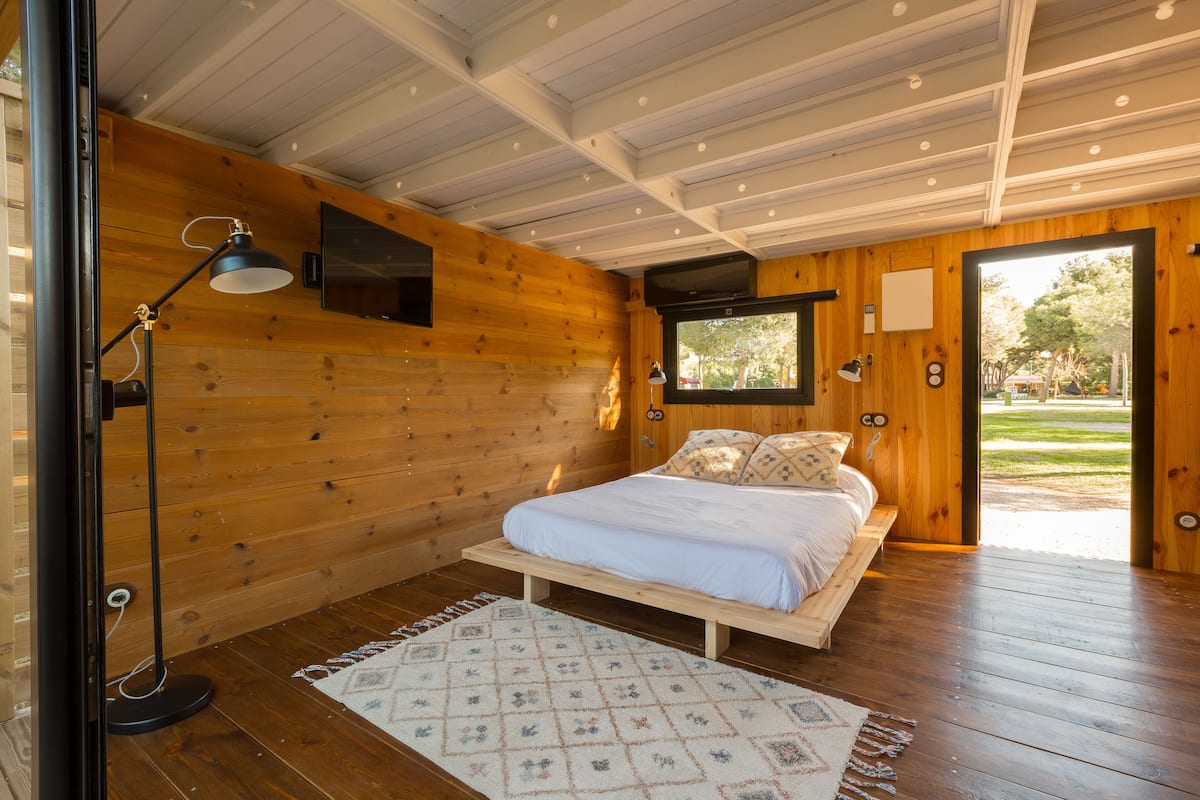 Signature Bungalow, 1 Bedroom, Terrace (Loft x 2) | 1 bedroom, bed sheets