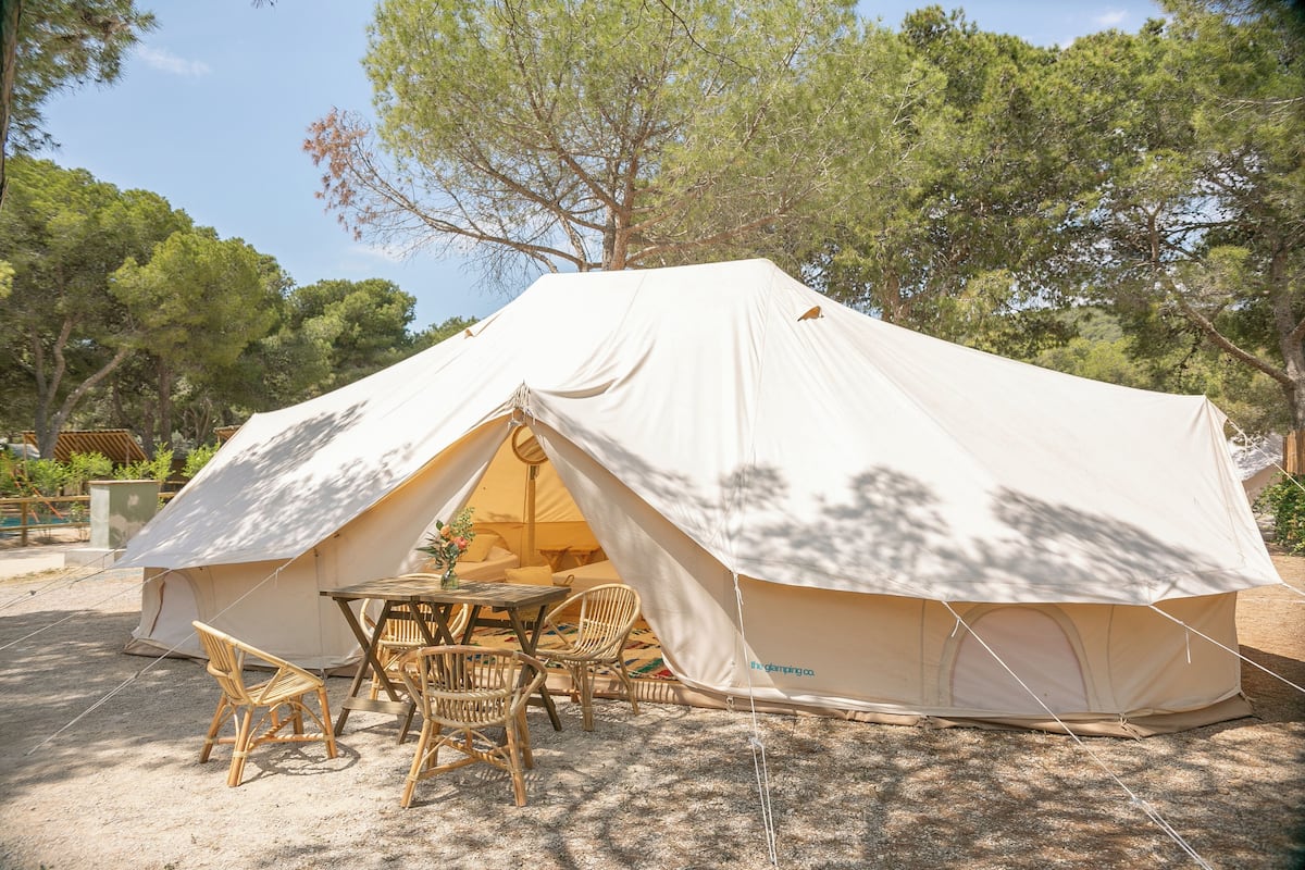 Basic Tent (6 pax) | 1 bedroom, bed sheets