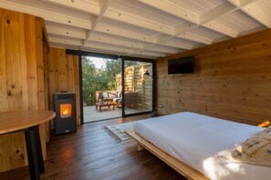 Signature Bungalow, 1 Bedroom, Terrace (Loft x 2) | Bed sheets - HolaCamp Sitges Garrofer (Sitges)