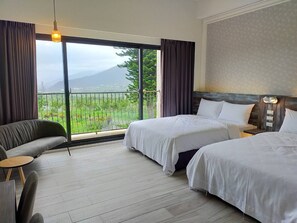 Habitación cuádruple, para no fumadores | Cortinas blackout, wifi gratis y ropa de cama 