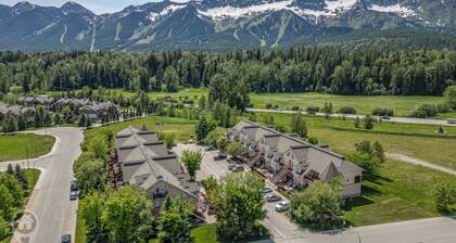2 BDR with Loft / Mountain Views / Walk Out Deck