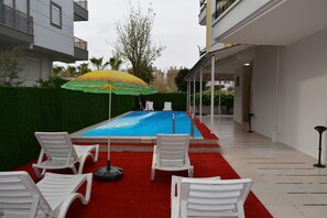 Seasonal outdoor pool, open 8:30 AM to 8:00 PM, pool umbrellas - Sunset Homes (Konyaalti)