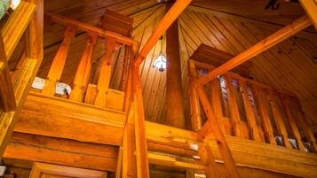 Perusmökki | Minibaari, tallelokero huoneessa, pimennysverhot, ilmainen Wi-Fi