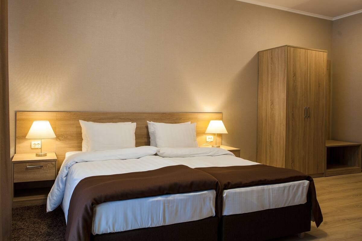 2 bedrooms, minibar, in-room safe, blackout curtains