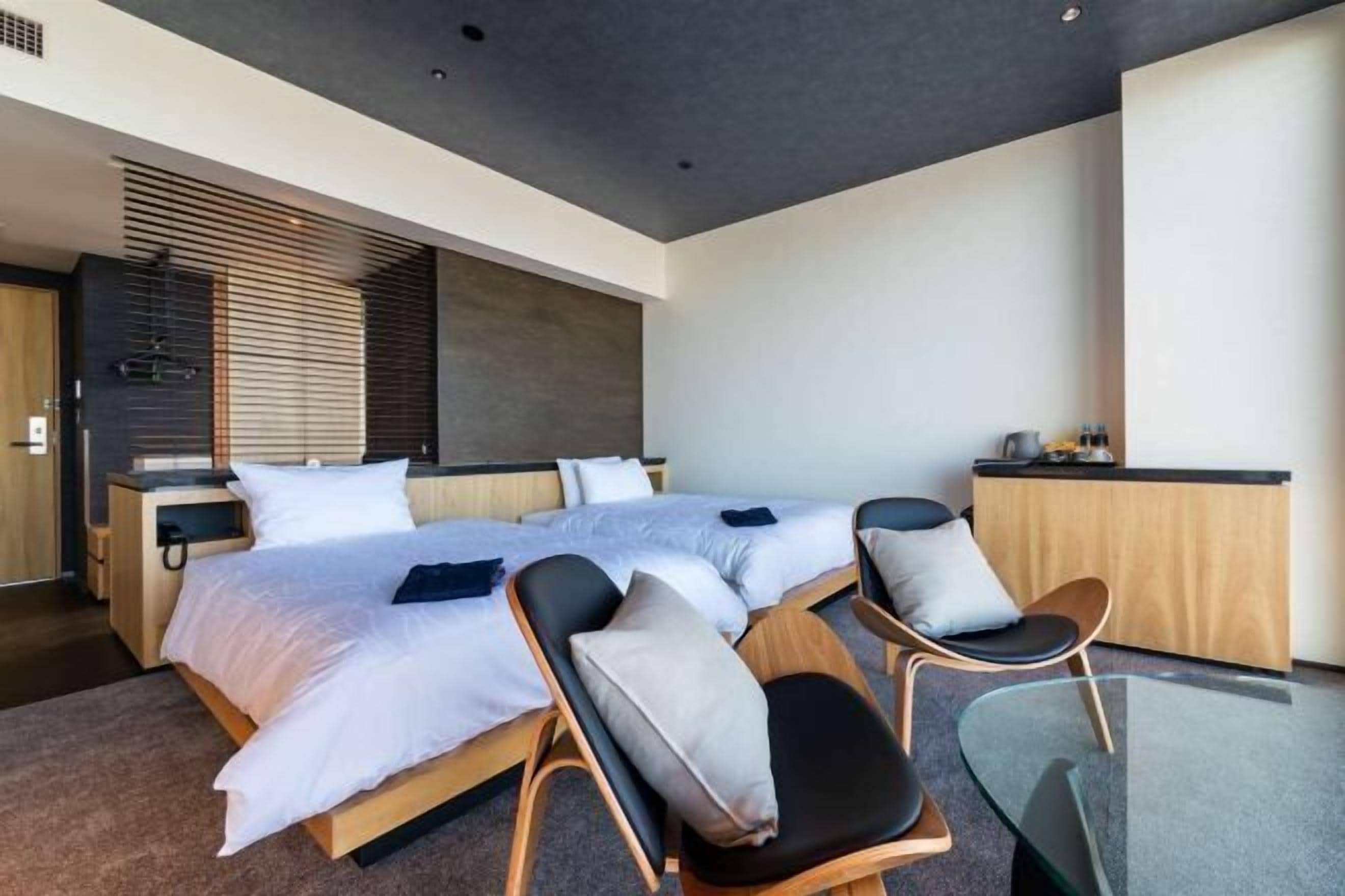 Bureau, espace de travail pour ordinateur portable, Wi-Fi gratuit