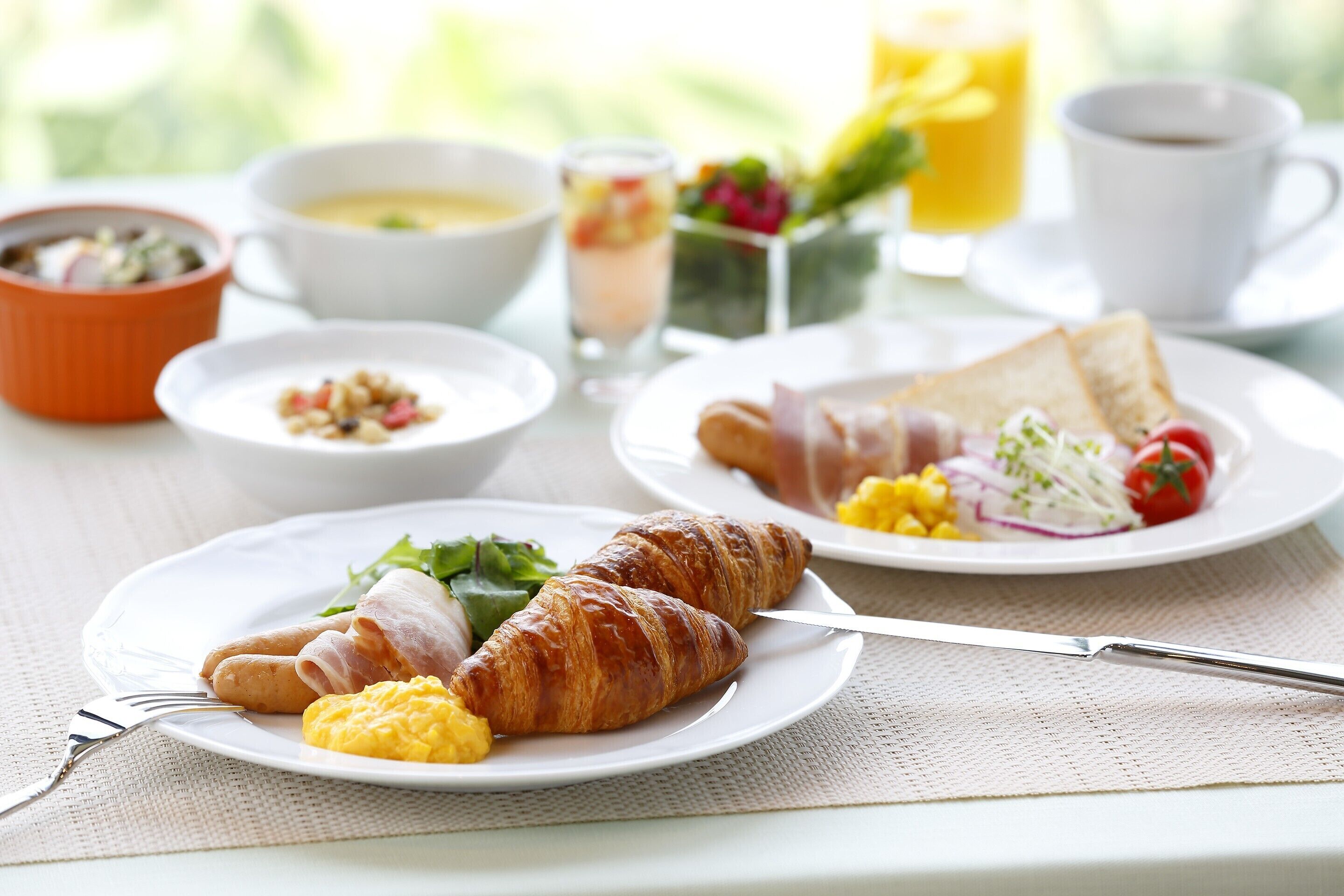 daily buffet breakfast (jpy 2750 per person)