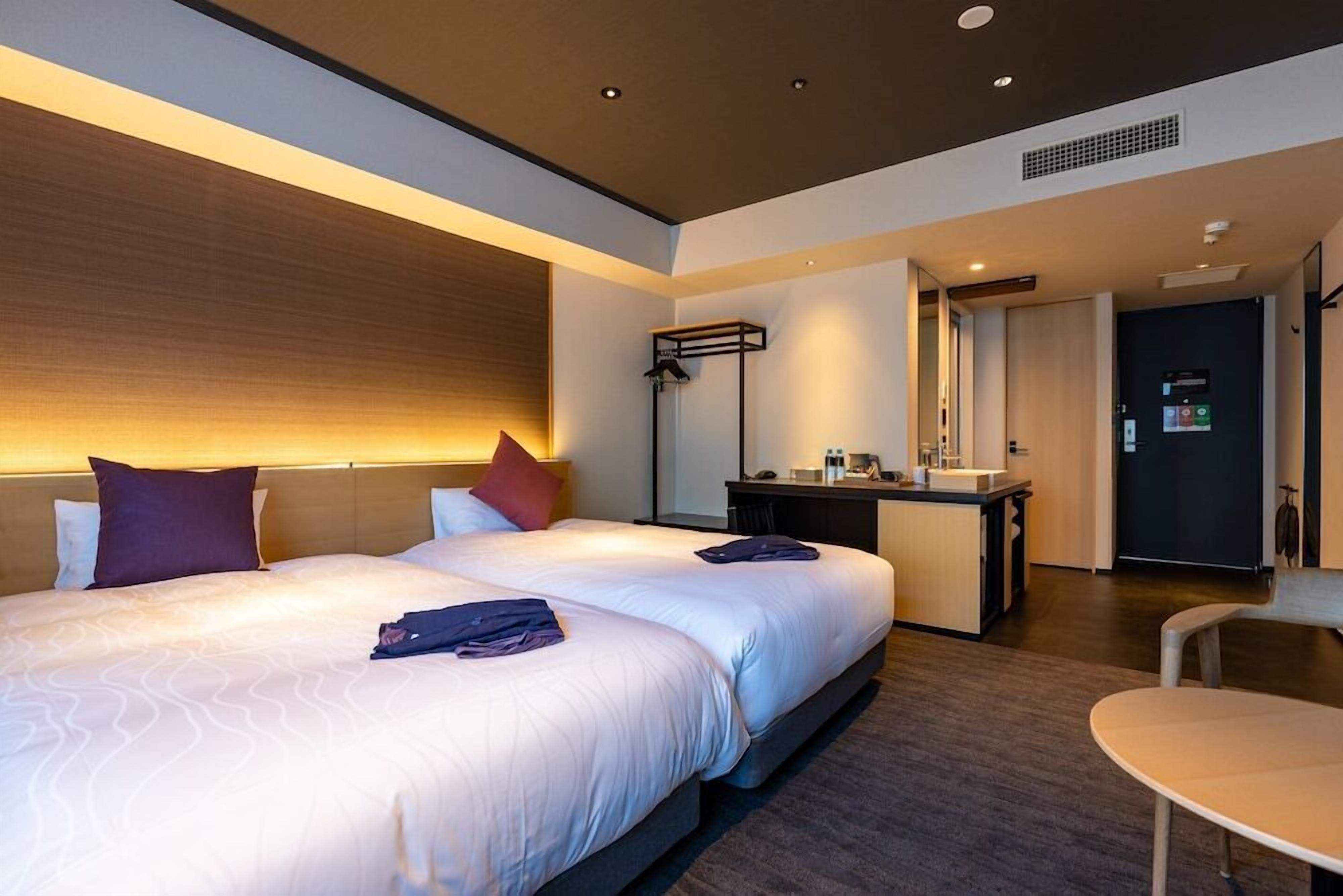 Desk, laptop workspace, free WiFi, bed sheets