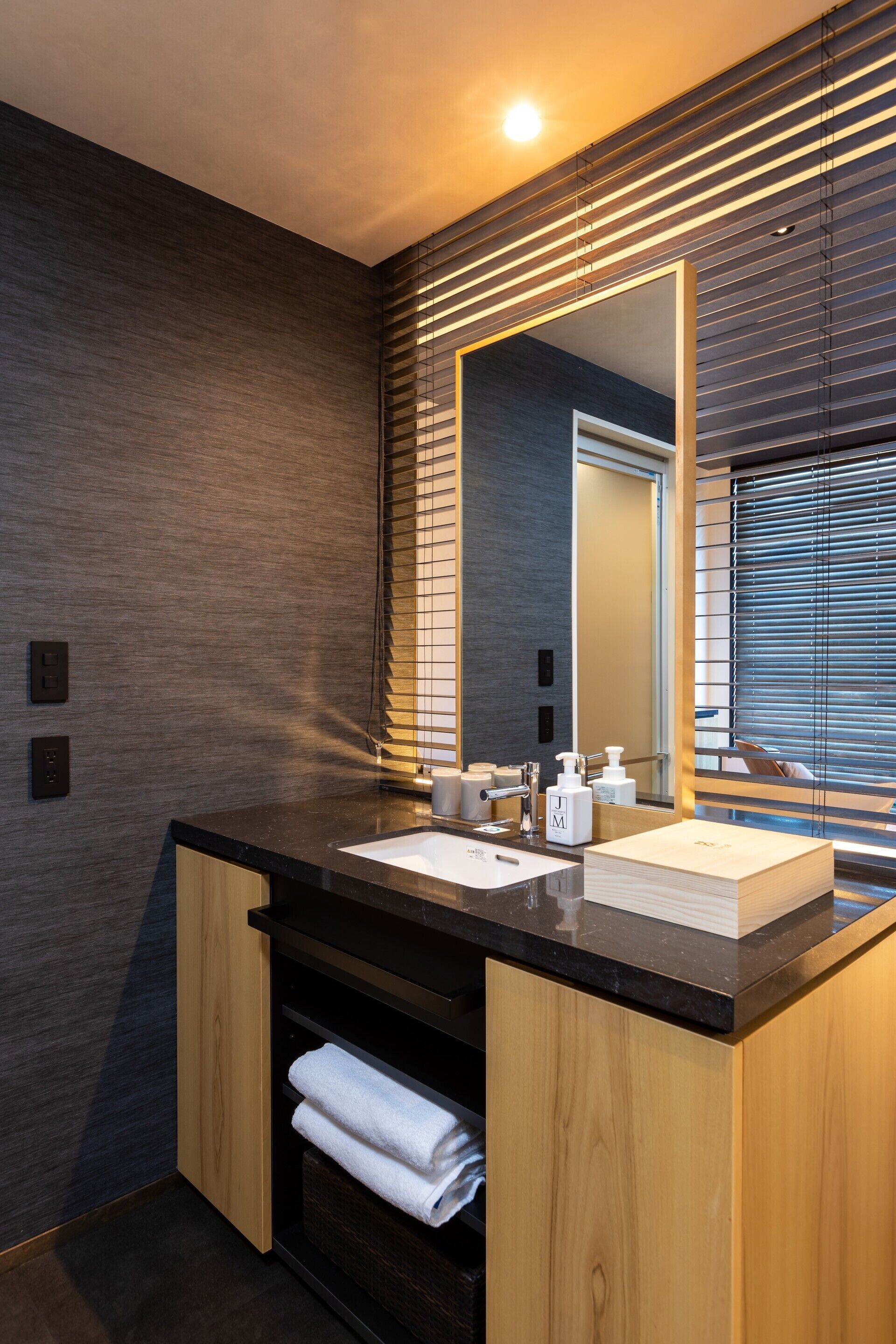 sky twin | desk, laptop workspace, free wifi, bed sheets