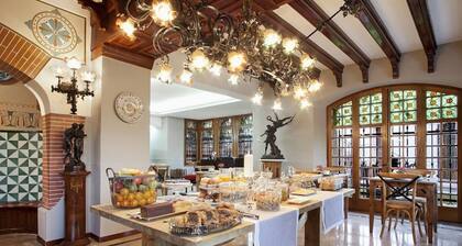 Beautiful modernist villa near Barcelona