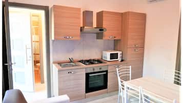 Apartment, 2 Schlafzimmer (1) | Eigene Küche | Großer Kühlschrank, Mikrowelle, Ofen, Herdplatte