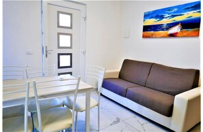 公寓, 2 间卧室 (5) | 起居区 | 液晶电视