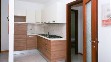 Apartemen, 3 kamar tidur (23) | Dapur pribadi | Lemari es, microwave, kompor, dan peralatan masak/sendok-piring