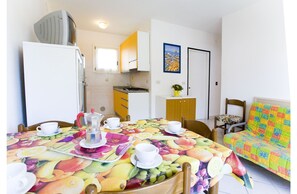 Apartment, 2 Schlafzimmer (4) | Essbereich im Zimmer