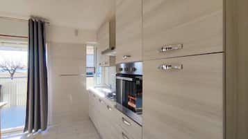 Apartment, 2 Bedrooms (2) | Private kitchen | Stovetop