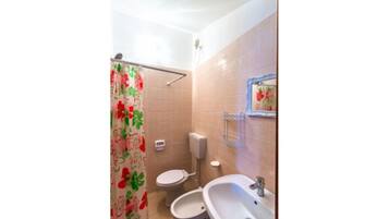 Apartment, 3 Bedrooms (73) | Bilik Mandi | Pancuran mandi, hulu semburan mandi hujan, bidet