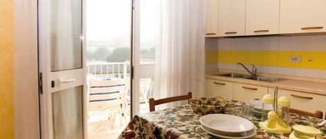 Apartment, 2 Bedrooms (10) | In-room dining