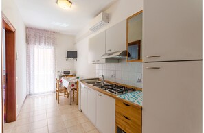 Fridge, cookware/dishes/utensils - Appartamenti Calligher (San Michele al Tagliamento)