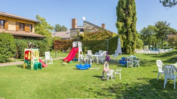 Tempat bermain anak - outdoor