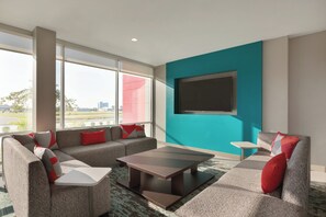 Exterior - avid hotel Nashville Airport by IHG (Nashville)