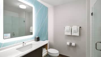 Een douche, milieuvriendelijke toiletartikelen, een haardroger, zeep