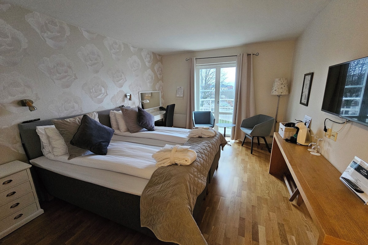 superior double room with balcony | 1 bedroom, desk, blackout curtains, free wifi