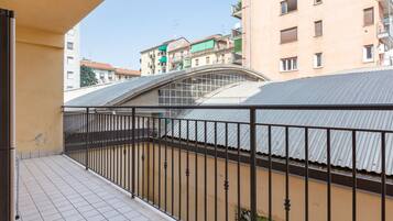 Appartement, 1 slaapkamer | Uitzicht vanaf balkon
