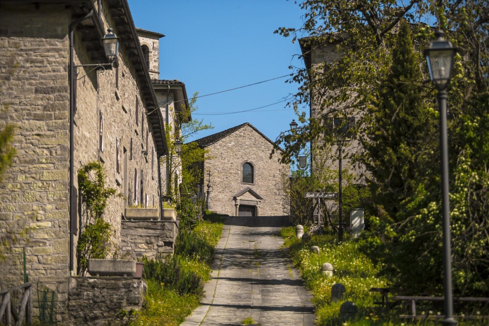 Podesteria hostel in Gombola - art and culture