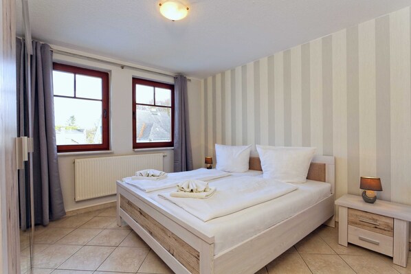 2 bedrooms, travel crib, WiFi, bed sheets