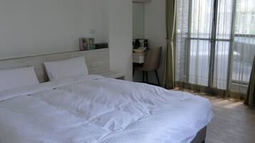 Rúmföt af bestu gerð, rúm með Select Comfort dýnum, skrifborð