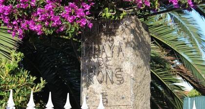 Duplex Playa de Rons - Less than 50 m. from the beach, with pool and garden