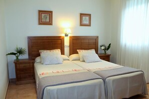 2 bedrooms, iron/ironing board, WiFi, bed sheets - Duplex Playa de Rons - Less than 50 m. from the beach, with pool and garden (O Grove)